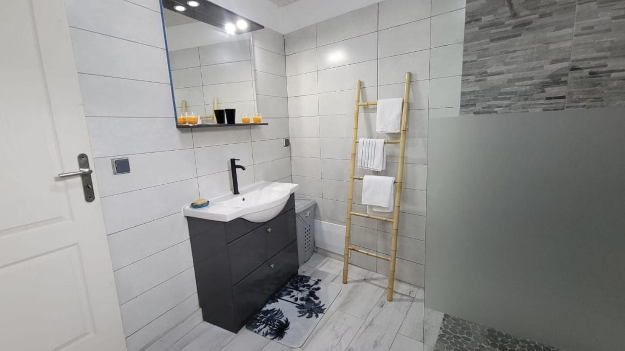 Maison D'Hanaya Le Marin Екстериор снимка
